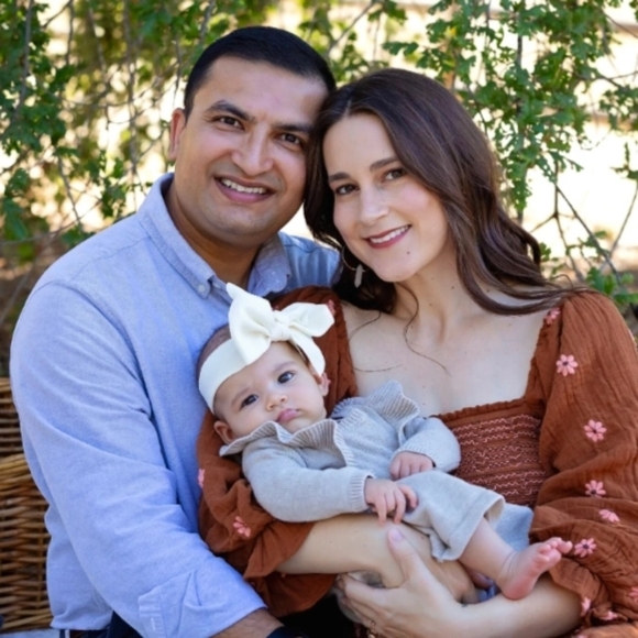 Meet your Posher, Amanda - Picture 2 of 2